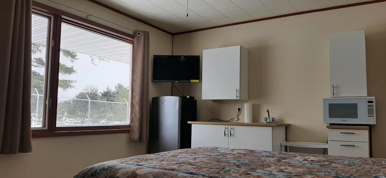 Super Nights Inn سولت سانت ماري المظهر الخارجي الصورة