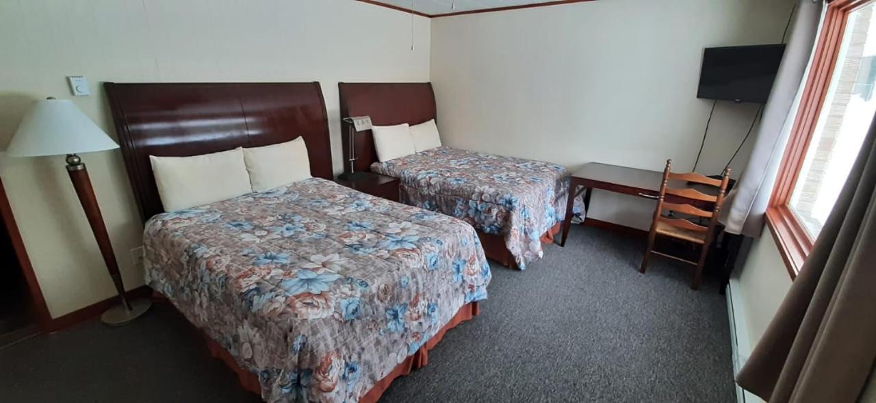 Super Nights Inn سولت سانت ماري المظهر الخارجي الصورة