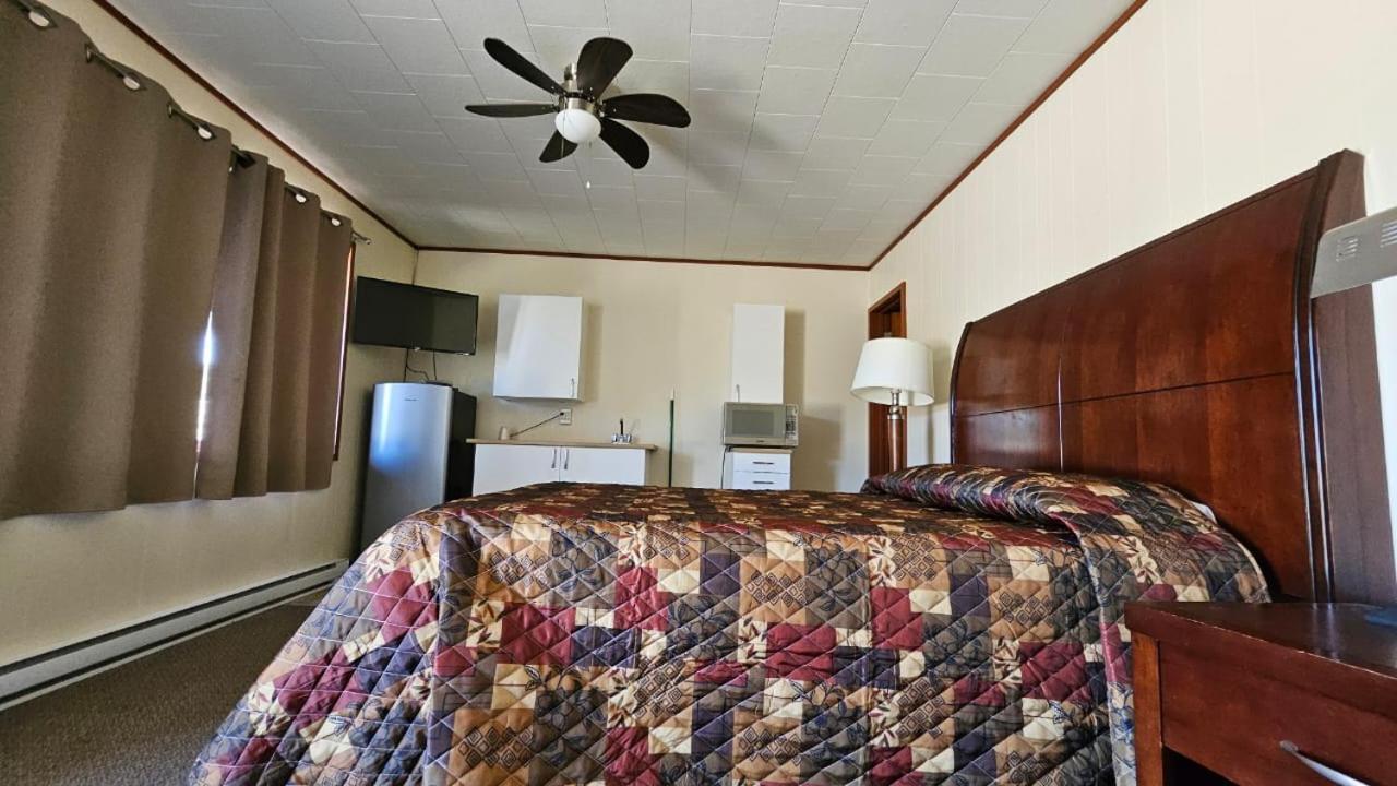 Super Nights Inn سولت سانت ماري المظهر الخارجي الصورة